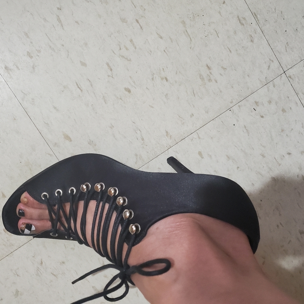 # 020 N.Y.L.A. Shoes